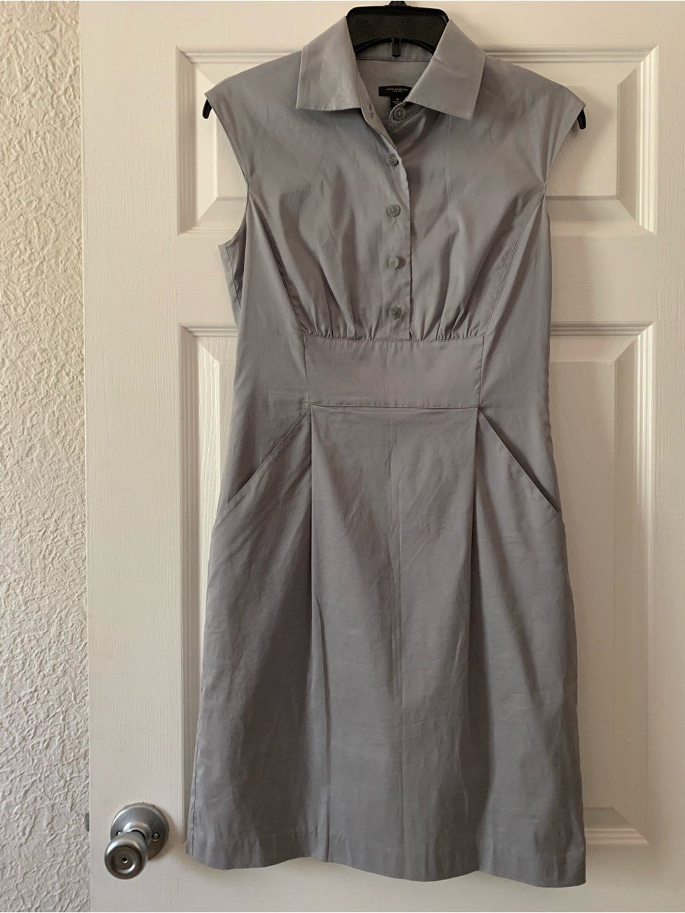 Ann Taylor Light Gray Sleeveless Collared Dress Size 0, Side Zipper